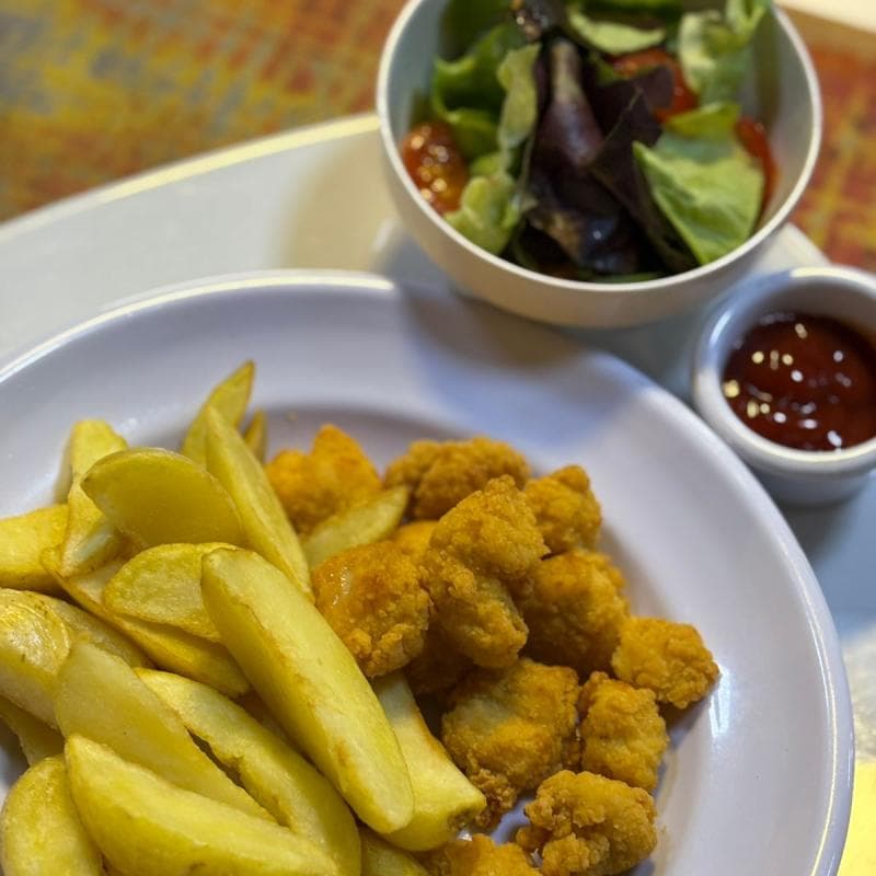 MENU NIÑO POP CHICKEN Y PAPAS FRITAS