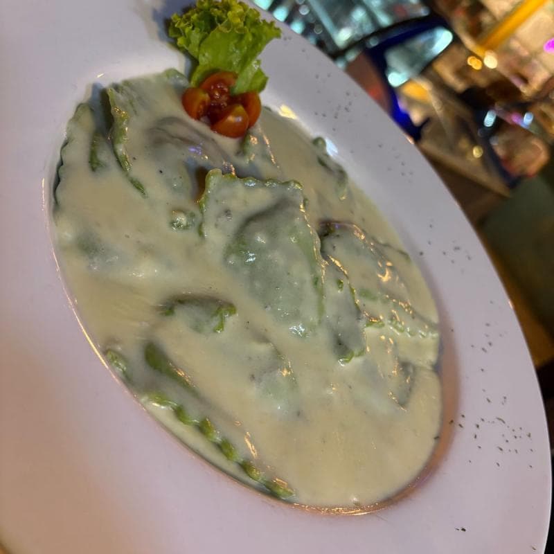 RAVIOLON ESPINACA RICOTTA ALFREDO