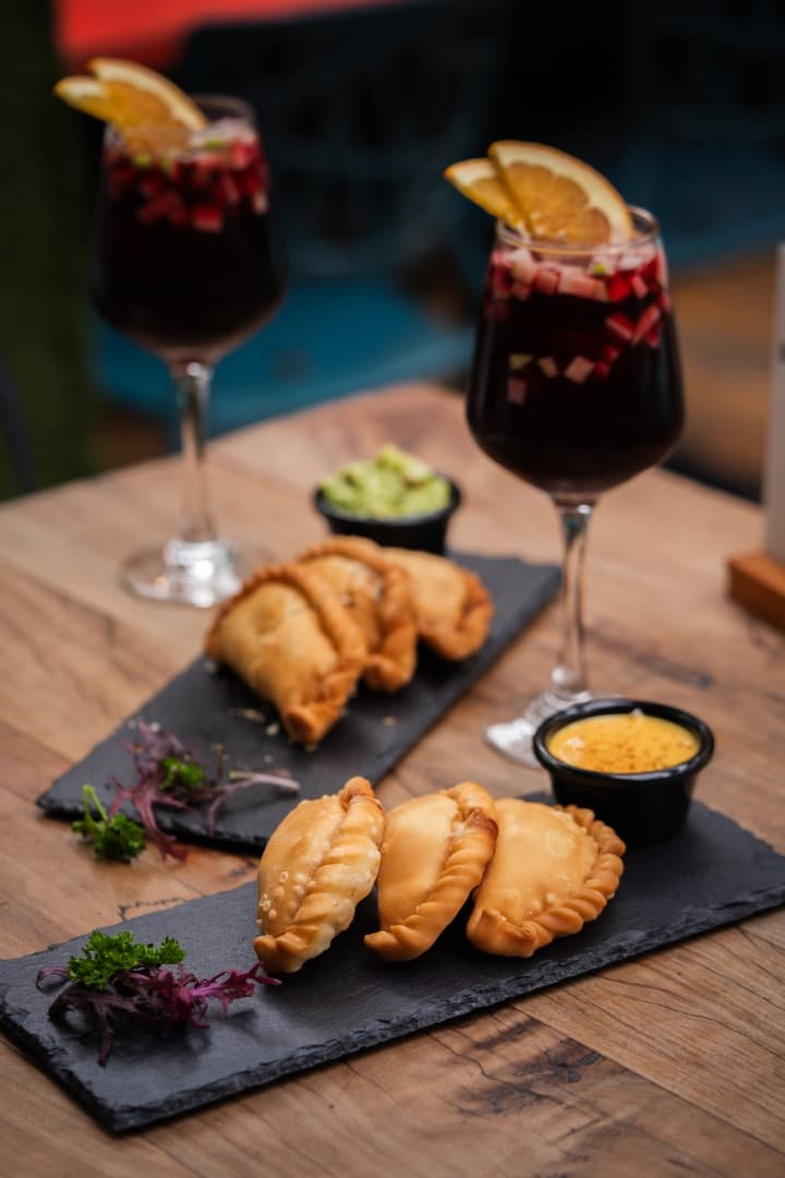 Empanaditas mechada queso