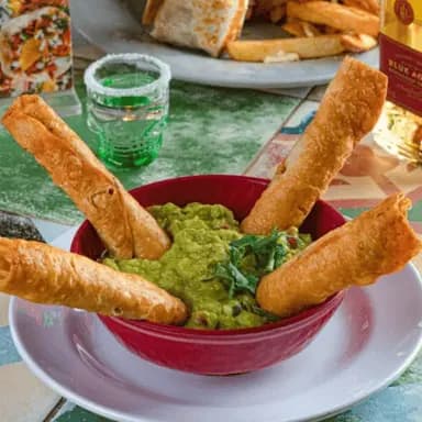 Flautas con Guacamole
