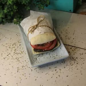 Tomate, orégano, pasta de aceitunas