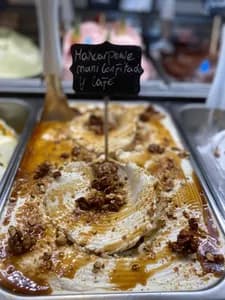 Mascarpone con café, caramelo y maní confitado