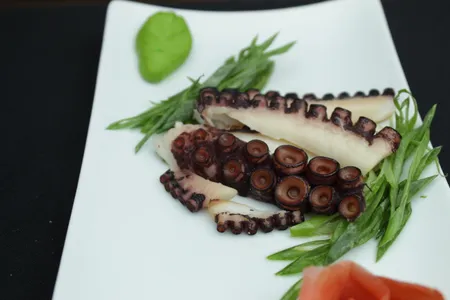 #7 sashimi pulpo 3 u