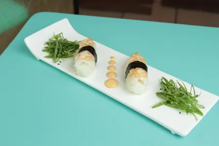 #10 nigiri camarón 2 u