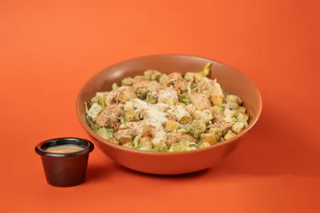 Ensalada césar de pollo o camarón