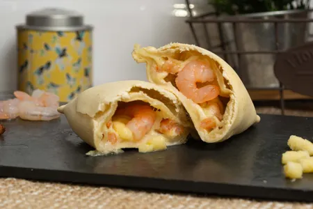 Empanada de Camarón y queso