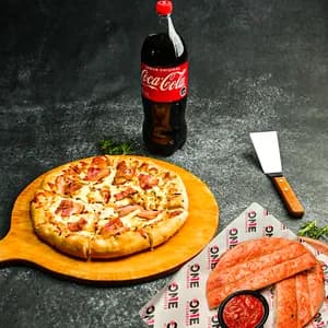 Mediana + Palitos +  bebida 1.5lts