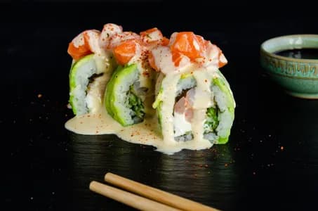 Sake Nikkei (tartar de salmon)