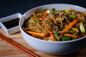 Japchae de cerdo