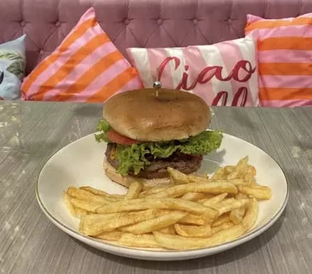 Hamburguesa con papas fritas