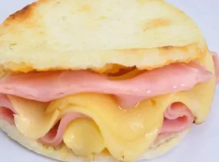 Arepa de Jamón Queso