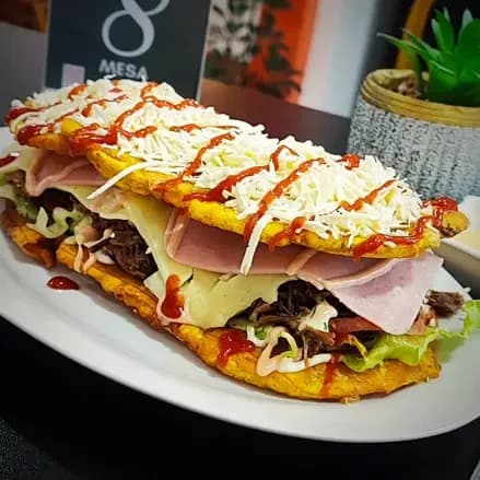 Patacón Carne Mechada