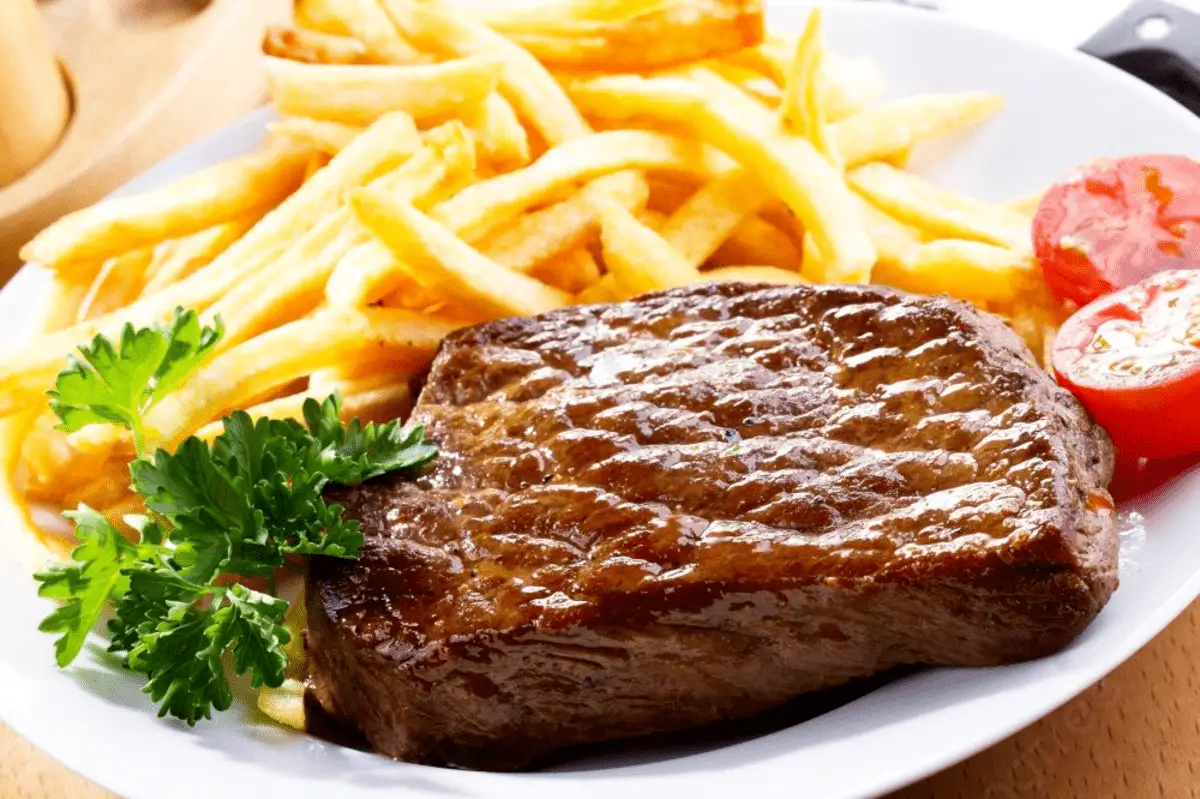 Bistec con papas fritas