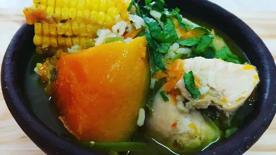 Sopa de pollo / Aguadito