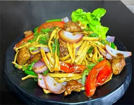 COLACION TALLARÍN SALTADO + Bebida de 350ml