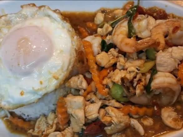 Pad Kra Phao/talay