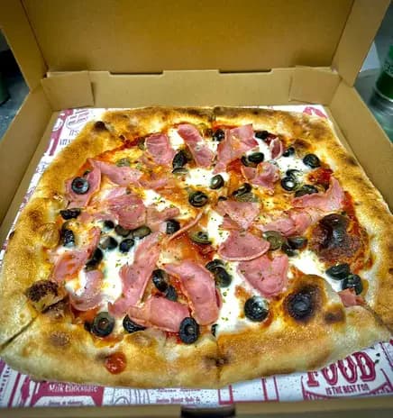 Pizza Jamon Olive Nere (30 CM)