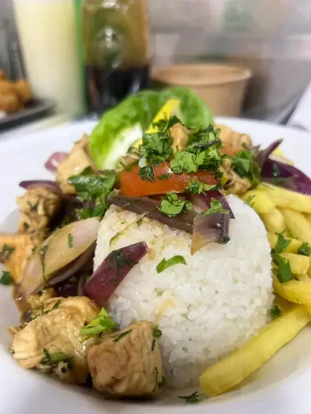 Pollo Saltado