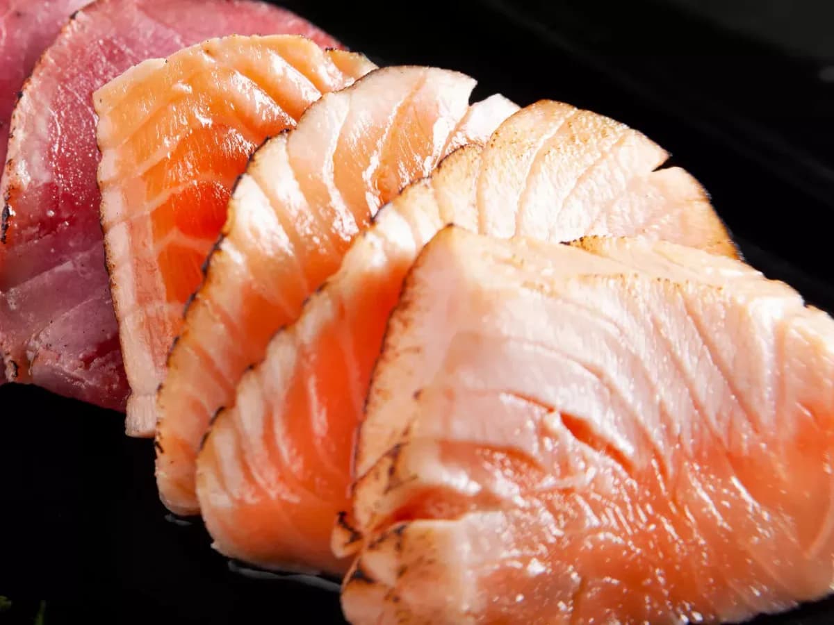 Salmón Tataki