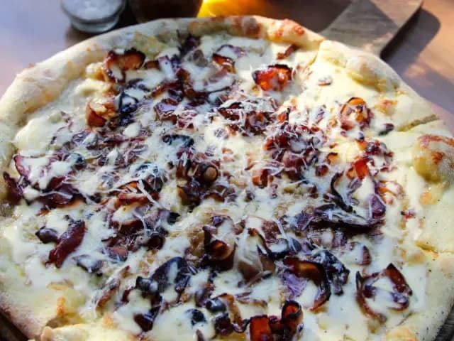 Pizza carbonara