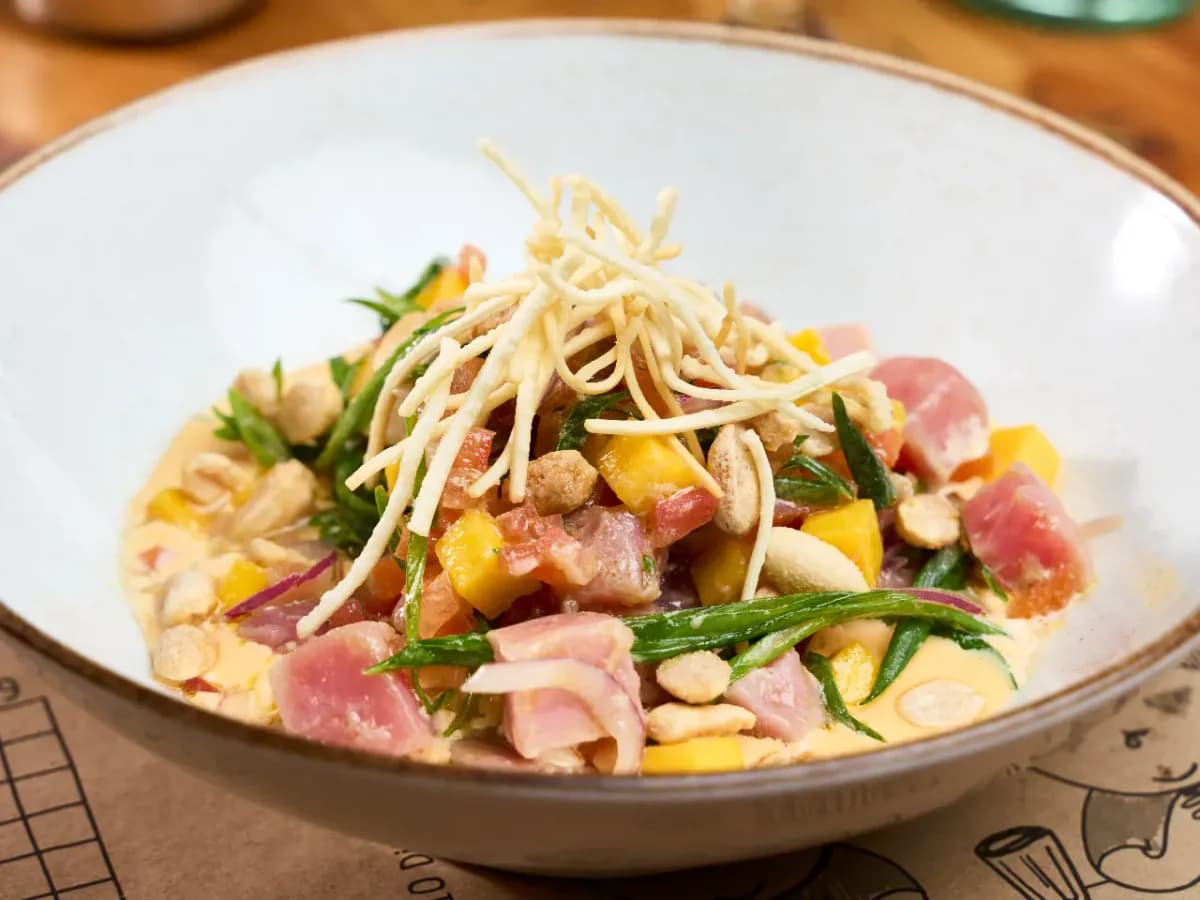 Ceviche de atún tropical