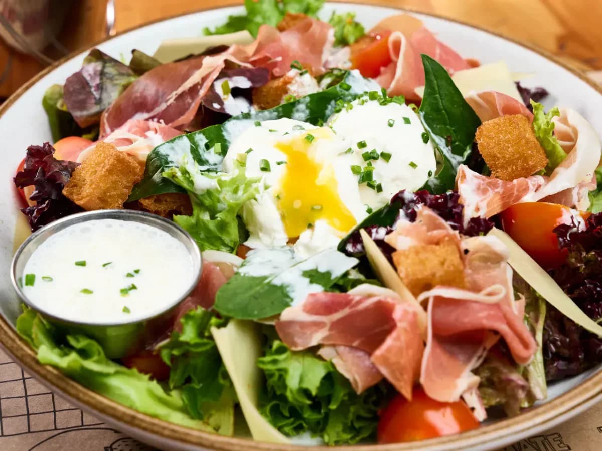 Huevo de campo pochado & jamón serrano