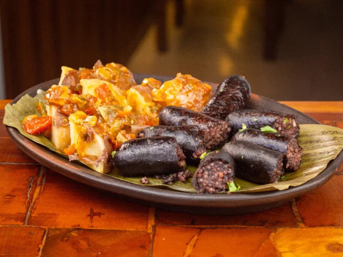 Morcilla con papas guisadas
