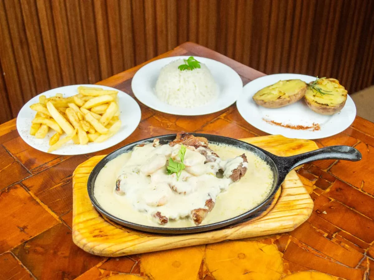 Churrasco lomo Liso en salsa Cocora