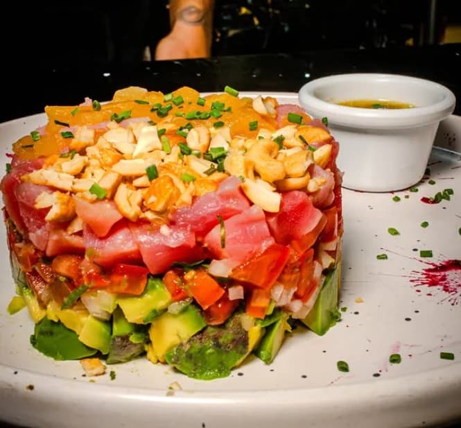 Tartar de atún con aguacate
