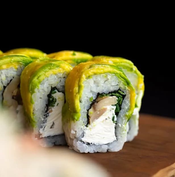 Roll de sushi con Palta