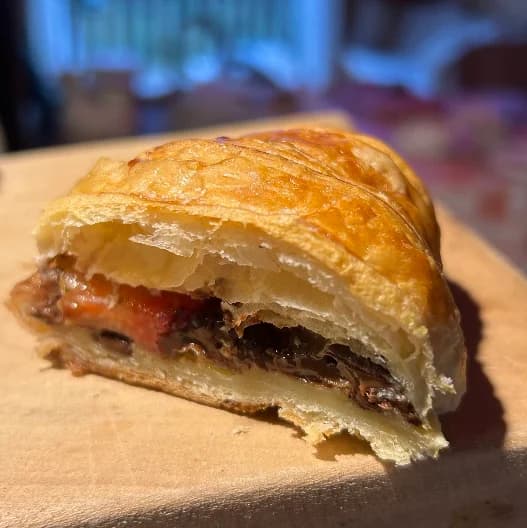 Croissant de chocolate y frambuesa