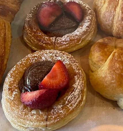 Danish de chocolate y frutilla