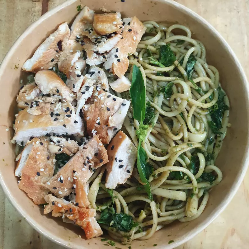 Spaguetti al Pesto con Pollo