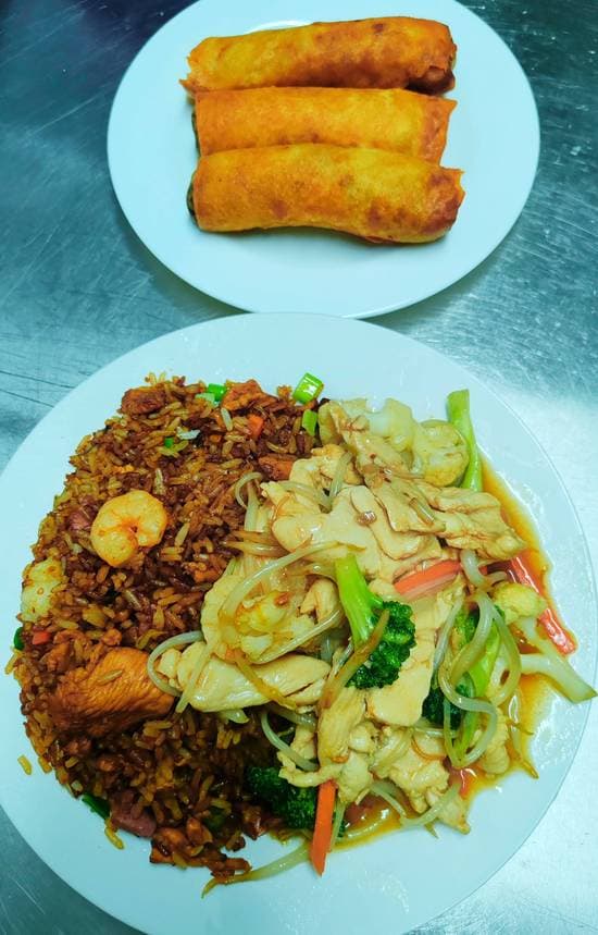 chapsui de pollo con arroz chino +Arrollado primavera (3 u)