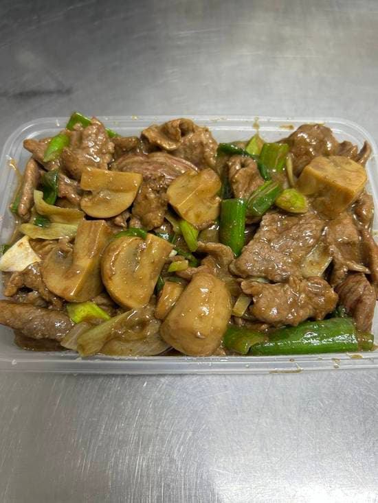 Carne con champiñones 牛肉葱草菇