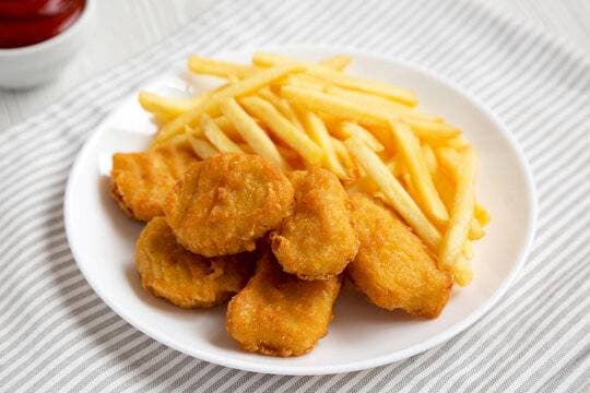Nuggets , papas fritas