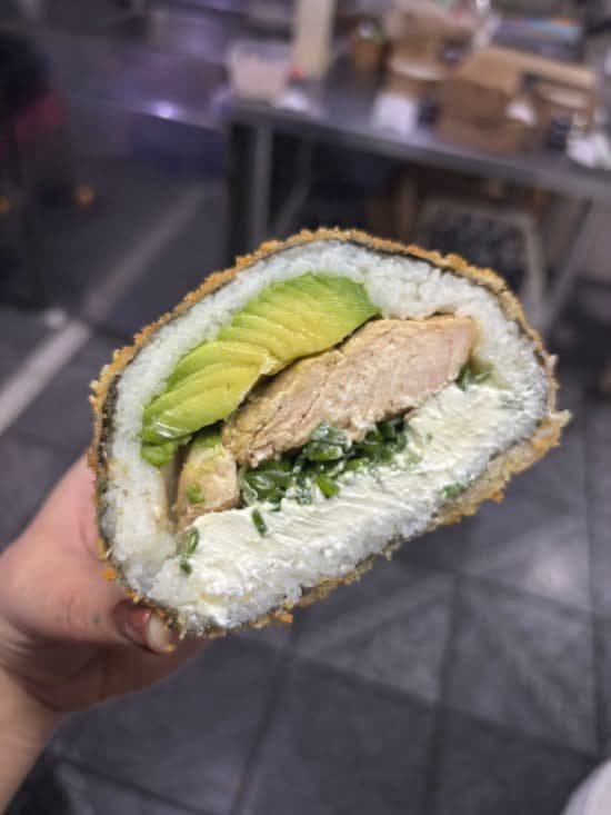 Sushi burger pollo