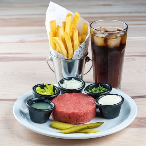 Crudo Alemán E +Papas Fritas C + Bebida