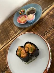 Gunkanmaki de Salmón (2u)