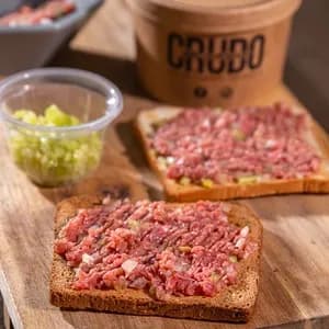 Crudo y Medio