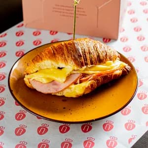 Croissant Jamón y queso