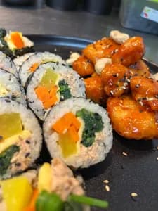 Combo Kimbap + Pollo frito