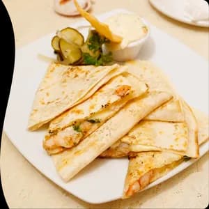 quesadilla camarón caleta la reina